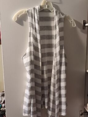 Striped Sleeveless Cardigan Vest in White and Gray